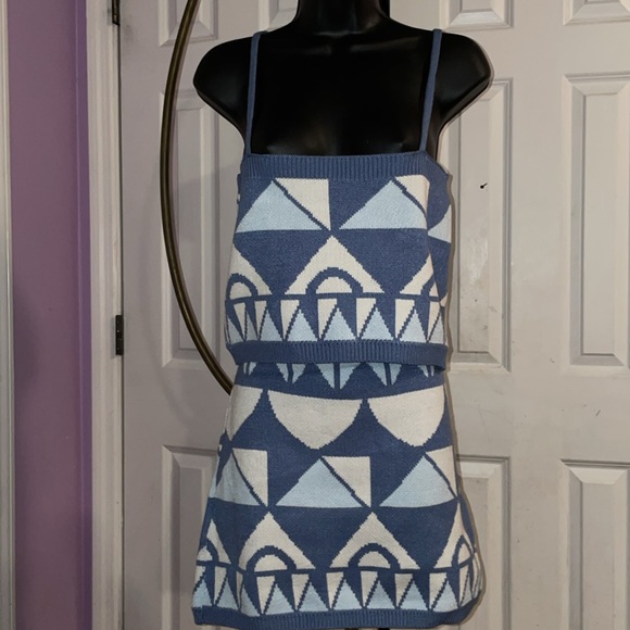 2 Piece Knit Skirt Set- Sizes M, L, XL - Picture 2 of 12